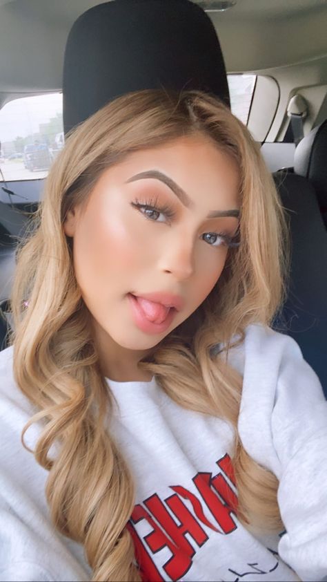 Desire Montoya, Mexican Baddie, Kylie Jenner Hair Color, Ash Blonde Hair Balayage, Desiree Montoya, Honey Highlights, Jenner Hair, Kylie Jenner Hair, Hair Inspired