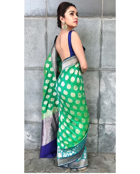 Amruta Khanvilkar Saree, Banarsi Blouse, Amruta Khanvilkar, Fashion Style Women, Backless Blouse Designs, Backless Blouse, Saree Trends, Elegant Saree, Stylish Sarees