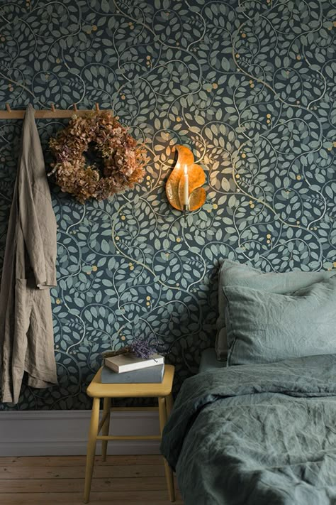 Våra 10 mest populära tapeter | Happy Homes - Happy Homes A Street Prints, Blue Backdrops, Botanical Wallpaper, Design Del Prodotto, Paper Wallpaper, Blue Wallpapers, Wallpaper Roll, Of Wallpaper, Feature Wall