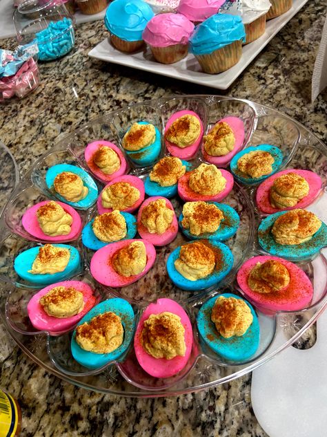 Easy Gender Reveal Food Ideas, Food For Gender Reveal, Cheap Gender Reveal Ideas, Gender Reveal Games Ideas, Gender Reveal Appetizers, Gender Reveal Food Ideas Appetizers, Small Gender Reveal Ideas, Gender Reveal Ideas For Party, Gender Reveal Candy