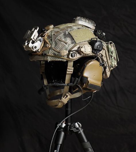 Helmet Setup, Combat Helmet, Tactical Armor, Army Gears, Tactical Wear, Tactical Helmet, Helmet Light, Military Gear Tactical, Tac Gear