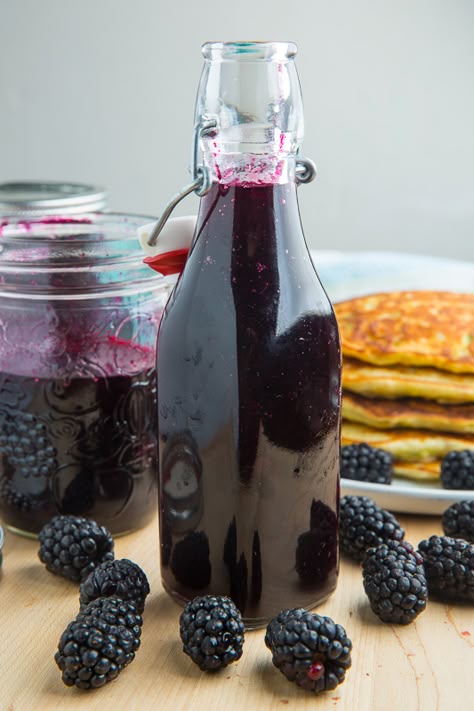 Fresh Fruit Syrup Recipe, Blackberry Pancake Syrup, Blackberry Syrup For Drinks, Recipes Using Blackberries, Fresh Blackberry Recipes, Blackberry Syrup Recipe, Blackberry Simple Syrup, Recipe For Ice Cream, Homemade Syrups