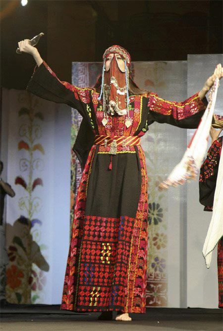 folkloric Egyptian Clothing Women, Jordanian Clothing, Egyptian Traditional Clothing, Traditional Egyptian Clothing, Egypt Clothes, Egypt Clothing, Egyptian Outfit, Arabic Outfit, Character Photography