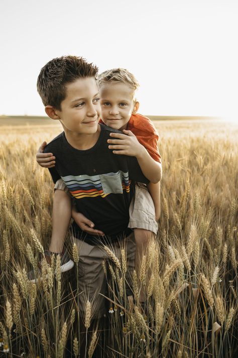 Brother And Brother Photo Ideas, Photo Poses For Brothers, 2 Brother Photoshoot, Brothers Posing Ideas, Sibling Brothers Photography, Wheat Field Family Photoshoot, Family Photos Brothers, Two Brothers Photography Poses, 3 Brothers Photo Shoot