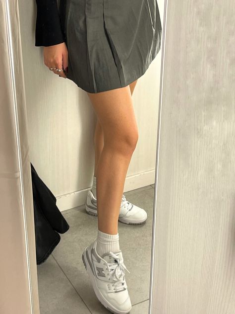 Grey 550 New Balance Outfit, White 550 New Balance Outfit, New Balance With Socks, New Balance 550 Skirt Outfit, New Balance Outfit Grey, New Balance 550 White Grey Outfit, New Balance With Skirt, White New Balance 550 Outfit, New Balance Grey Outfit