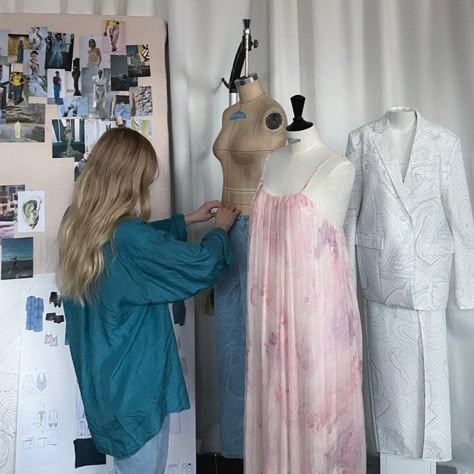 Dressmaker Aesthetic, Nyc Fashion School, Fashion Designing Aesthetic, Fashion Designer Life, Designing Aesthetic, True Jackson Vp, Stylist Lifestyle, True Jackson, Fashion Intern