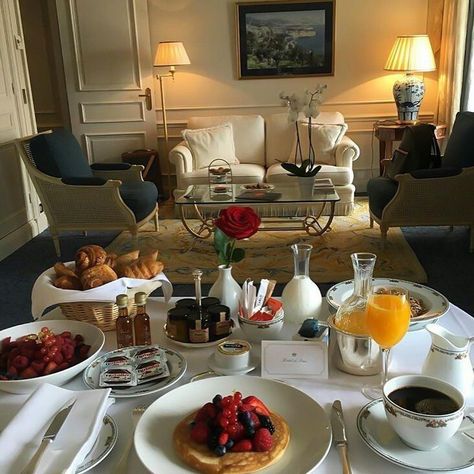 Hotel Breakfast, Foods And Drinks, Luxury Food, Food Goals, Breakfast Foods, Breakfast In Bed, Cafe Food, Hotel Room, Recipe Of The Day