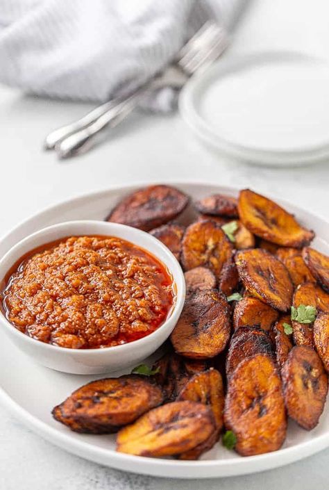 My fried plantains recipe with hot pepper sauce is one of my favorite African comfort eats. #africanfood #plantains #peppersauce #hotsauce Fried Sweet Plantains, Plantains Recipe, Fried Plantain Recipe, Sweet Plantains, Fried Plantain, African Recipes Nigerian Food, Fried Plantains, Plantain Recipes, Nigerian Recipes