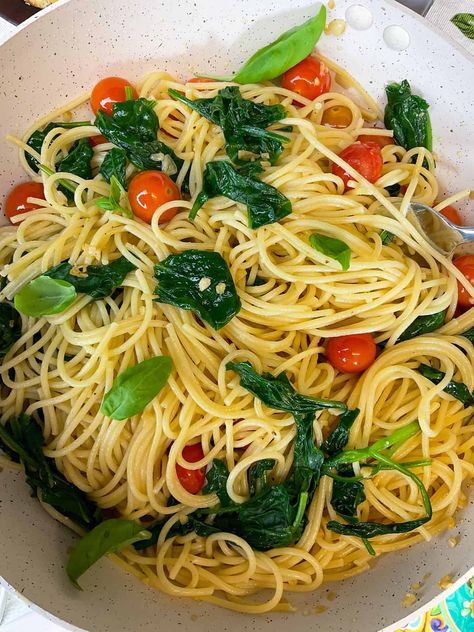 Speggetti Recipes, Pasta Aglio E Olio, Leftover Spaghetti, Spaghetti Aglio E Olio, Garlic Spaghetti, Gluten Free Spaghetti, Spaghetti Aglio, Aglio E Olio, Garlic Spinach