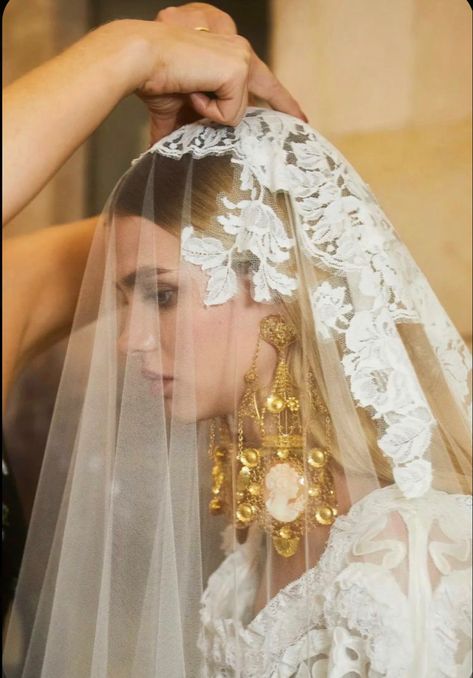 Dolce & Gabbana Couture, Vintage Inspired Wedding Gown, Dolce Gabbana Alta Moda, Wedding Decor Style, Dolce Gabbana Dress, Vintage Inspired Wedding, Bride Look, Wedding Fashion, Fairytale Wedding