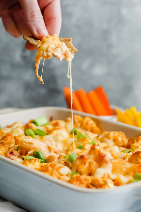 Buffalo Cauliflower Dip, Cauliflower Dip, Vegan Cauliflower Recipes, Buffalo Cauliflower Recipes, Cauliflower Recipes Healthy, Buffalo Dip, Cheese Pull, Healthy Apps, Tortilla Chip