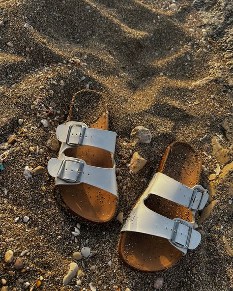 #beach #sandals #aesthetic Sandals Summer Aesthetic, Sandals Aesthetic Summer, Aesthetic Summer Sandals, Birkenstock Sandals Aesthetic, Summer Shoes Aesthetic Sandals, Summer Shoes 2023 Trends, Beach Sandals Aesthetic, Beach Shoes Aesthetic, Beach Footwear Women