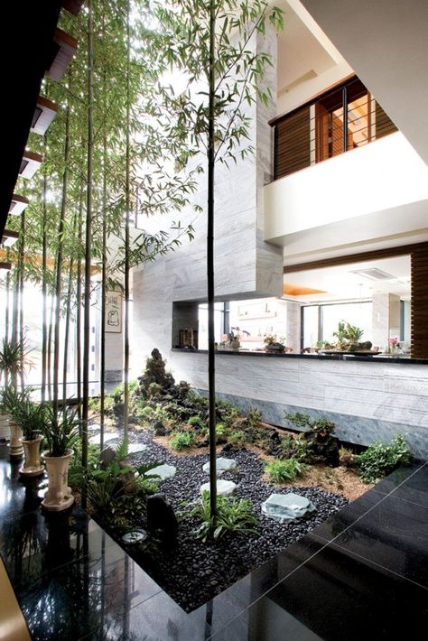 30 Magical Zen Gardens Indoor Zen Garden, Indoor Courtyard, Courtyard Design, Indoor Gardens, Patio Interior, Design Exterior, Natural Home Decor, Interior Garden, Decor Minimalist