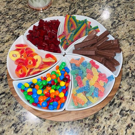 Candy tray idea for movie night with the girlies, friends or family. 🍭🍬🍭🍬 #movienight #candytray #candy #girlsnight #familynight #friendsnight Candy Trays For Parties, Movie Night Birthday Ideas, Sleepover Food Ideas Snacks, Candy Tray Ideas, Snack Trays For Parties, Movie Night Tray, Movie Snack Tray, Movie Food Ideas, Movie Night Bar