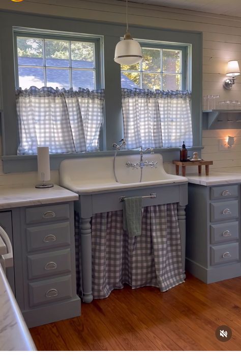 Over Kitchen Sink, Kitchen Sink Window, Under Kitchen Sink, Farm Sink, Farmhouse Sink Kitchen, Butler's Pantry, Under Sink, Laundry Room Design, Farmhouse Sink