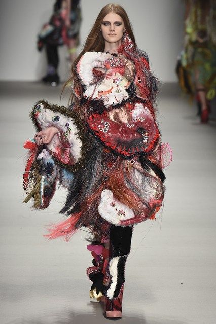 Matty Bovan, Sculptural Fashion, Fashion Fail, Central Saint Martins, Weird Fashion, Fashion Portfolio, Textiles Fashion, British Vogue, Mode Inspo