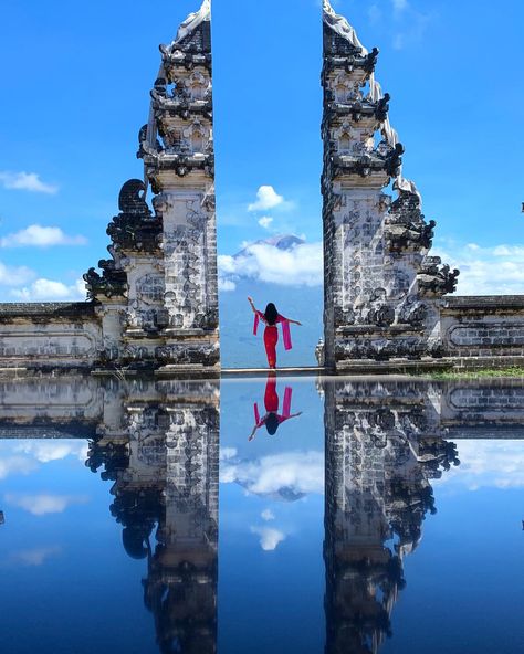 Pura Lempuyang, Bali Lempuyang Temple Bali Pose, Lempuyang Temple Bali, Bali Poses, Bali Places, Visionary Board, Bali Temple, Bali Photos, Bali Outfit, Bali Travel Photography