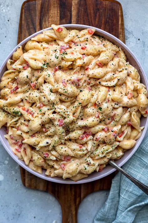 Pimento Mac And Cheese - Dash of Mandi Pimento Mac And Cheese, Soften Cream Cheese, Mac N Cheese Recipe, Daily Meals, Chicken Breast Recipes, Salmon Recipes, Mac And Cheese, Savoury Food, Casseroles