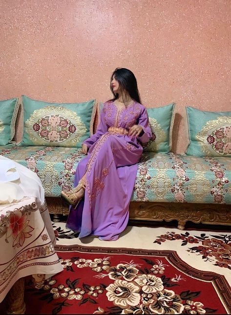 Girl Marocain, Photo Profil Insta Original, Caftan Simple, Snapchat Avatar, Morrocan Fashion, Fb Profile Photo, Moroccan Beauty, Instagram Dp, Moroccan Fashion