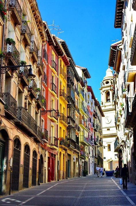 Pamplona, Pampelune, Navarra, Spain 13 Calle Navarreria | Flickr Pamplona Spain, Medieval Era, Tourism Marketing, Famous Castles, Travel Things, Colorful Places, Northern Spain, Voyage Europe, Basque Country