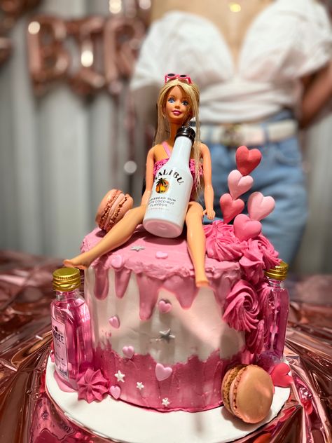 Barbie cake pink birthday girl malibu rose Malibu Barbie Cake, Malibu Barbie Outfit, Barbie Malibu Birthday Party, Malibu Cake, Malibu Barbie Birthday Party, Malibu Barbie Pool Party, Malibu Barbie Party, Pallet Picnic, 27th Birthday Cake