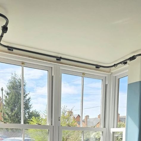 Melissa Hutcheson Interiors on Instagram: "We love tricky shaped windows. Here’s a square bay with contemporary metal pole with reverse bends. I can’t wait to hang the new curtains!  Call or email for expert advise on all curtain poles.  ARC pole shown here. . . #curtainpoles #curtainadvice #oxfordcurtainmaker #cotswoldscurtainmaker #cotswoldcurtains #expertadvice #curtainsandblinds #oxfordshiremakers" Square Bay Windows, Box Window Curtains Ideas, Square Bay Window Curtains, Square Bay Window Ideas, Bay Window Curtains Living Room, Bay Window Curtain Ideas, Bay Window Dressing, Square Bay Window, Lounge Curtains