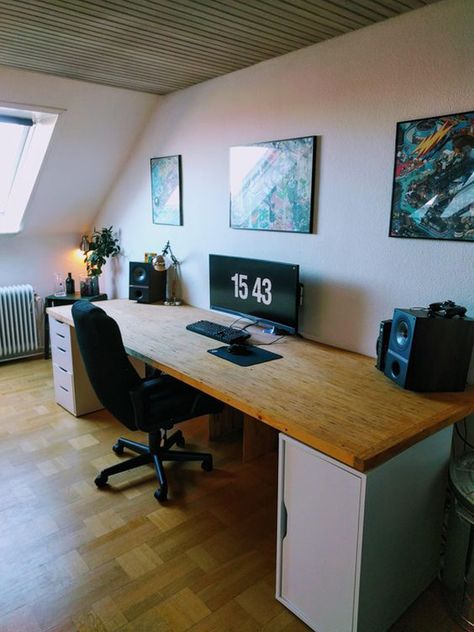 50 Minimalist Workspace Ideas That Make Your Room Look Cool | Home Design And Interior Diy Computer Desk, Room Decoration Ideas, Video Game Rooms, Desk Inspiration, Computer Room, Gaming Room Setup, Game Room Design, Home Office Setup, Gaming Room