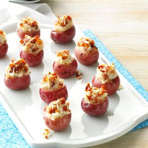 Stuffed Baby Red Potatoes Recipe from Taste of Home -- shared by Carol Bess White of Portland, Oregon Potluck Appetizers, Red Potato Recipes, Baby Red Potatoes, Easy Potato Recipes, Baby Red, Potato Dishes, Red Potatoes, Potato Recipes, Appetizer Snacks