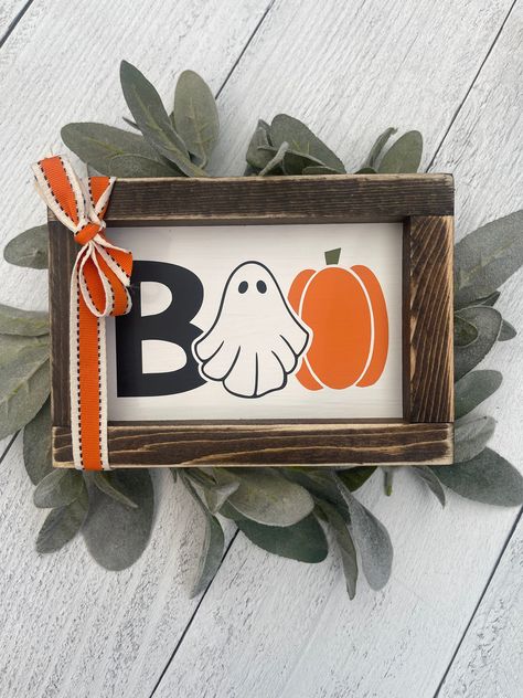 Love the colors on this one! 5x7 inches, boo in black white and orange. Black and orange ribbon is tied on but removable is desired. Sign stands on its own but also hangs!  Wreath and greenery not included. Ghost Living Room Decor, Cricut Ideas Halloween, Fall Vertical Sign, Halloween Decor Signs, Halloween Diy Crafts To Sell, Cute Halloween Signs Diy, Wood Sign, Halloween Signs Diy, Boo Sign