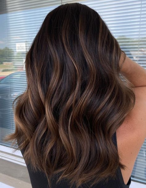 Dark Chocolate Hair with Almond Brown Highlights Rambut Brunette, Light Blonde Highlights, Kadeřnické Trendy, Brown Hair Looks, Brown Hair Inspo, Fesyen Rambut, Brunette Hair With Highlights, Dark Hair With Highlights, Vlasové Trendy