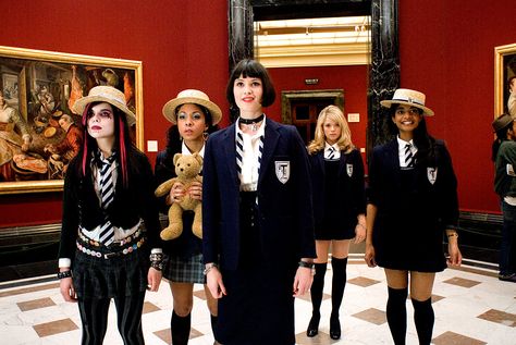 St Trinian's 2007 Themed Outfit Ideas, Kelly Jones, St Trinians, Paloma Faith, Modern Costumes, Old Hollywood Movies, Girls Power, Harry Potter Dr, Gemma Arterton