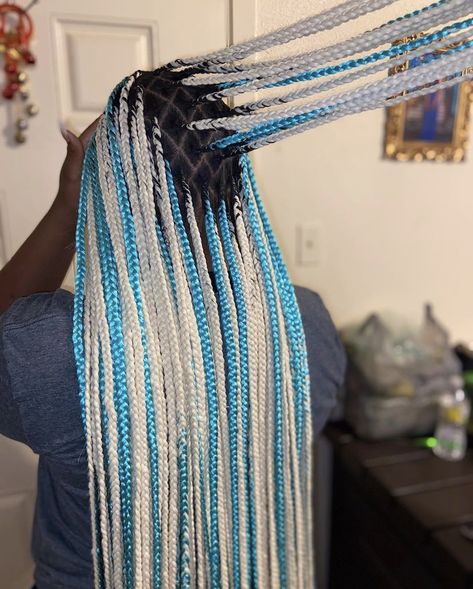 Blue And Green Braids For Black Women, Blue And Blonde Knotless Braids, Blonde Blue Braids, Blond And Blue Braids, Blue And Blonde Box Braids, Blue Lemonade Braids, Light Blue Box Braids, White And Blue Braids, Blue And White Braids