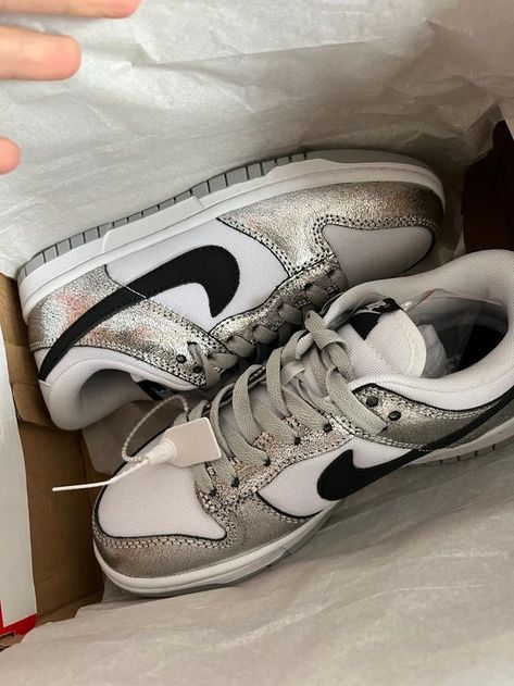 Nike Silver, Trendy Shoes Sneakers, Dr Shoes, Pretty Shoes Sneakers, Shoe Wishlist, Cute Sneakers, Hype Shoes, Girly Shoes, Shoe Inspo