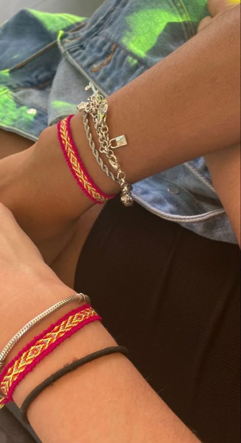 Matching Bracelets For Best Friends Aesthetic, Matching Bracelet Aesthetic, Couple Matching Bracelet, Matching Friendship Bracelets Aesthetic, Matching Bracelets For Couples Aesthetic, Matching Friendship Bracelets Couple, Bracelet Matching Couple, Friendship Bracelet For Boyfriend, Bracelet Couple Aesthetic