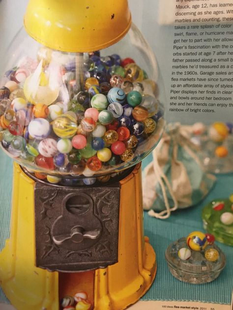 Cool Vending Machine Ideas, Gumball Machine Decor, Gumball Machine Ideas, Bubblegum Machine, Gum Machine, Recycled Toys, Bubble Gum Machine, Gumball Machines, Creative Display