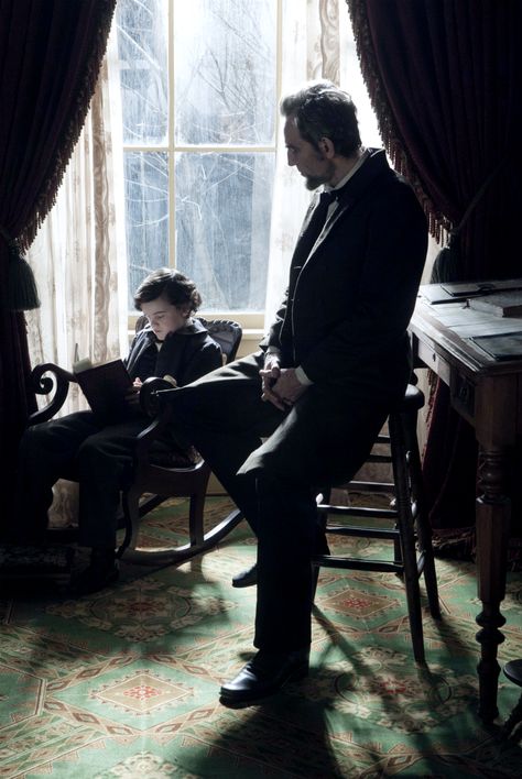 Lincoln and his son Tad. I love this movie! Lincoln Movie, The Danish Girl, Day Lewis, Historical People, Science Fiction Novels, Entertainment Video, Vintage Portraits, The Father, Period Dramas