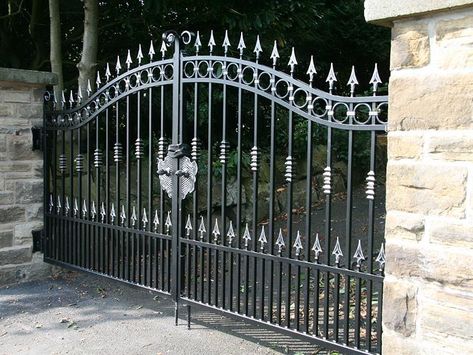 Estate Gates | Wrought Iron Gate | North Valley Forge Gate Design For Home, Gate Painting, Iron Gates Driveway, House Front Gate, Custom Iron Gates, Iron Main Gate Design, Metal Driveway Gates, Cast Iron Gates, Gates Driveway