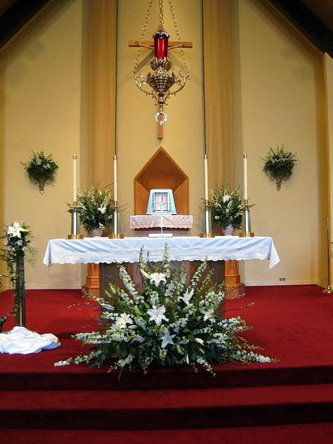 arrangement church altar white-4 Easter Church Flowers, Wedding Ceremony Church, Ceremony Decorations Church, Wedding Ceremony Decorations Church, Sunday Flowers, Alter Flowers, Pentecost Sunday, Arreglos Ikebana, Wedding Church Decor