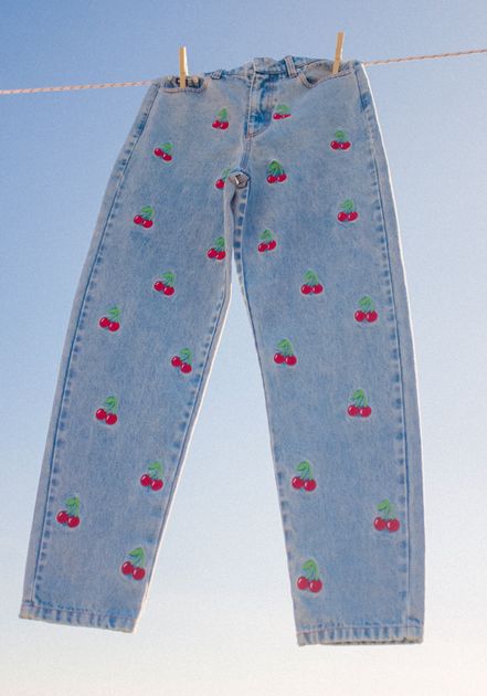 Strawberry Flowers, Minga London, Painted Clothes Diy, Diy Vetement, Custom Jeans, Red Raspberry, Rainbow Aesthetic, Painted Jeans, Denim Diy