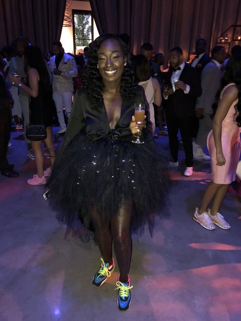 Sneaker Ball Outfits Women, Sneakers Ball Outfit, Sneaker Gala Outfit Black Women, Dress And Sneakers Outfit Party, Sneakerball Party Ideas, Sneaker Ball Attire, Sneaker Gala Party Ideas, Sneaker Ball Party Outfit, Sneaker Ball Gala Outfit Women