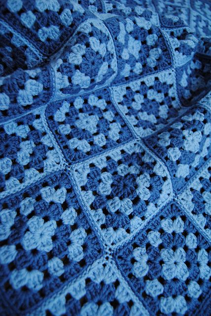 blue granny squares Blue Crochet Granny Square, Blue White Crochet Blanket, Blue And White Granny Square Blanket, Blue Blanket Crochet, Crochet Blue Blanket, Blue Crochet Projects, Blue Granny Square Blanket, Blue Granny Squares, Crochet Blanket Blue