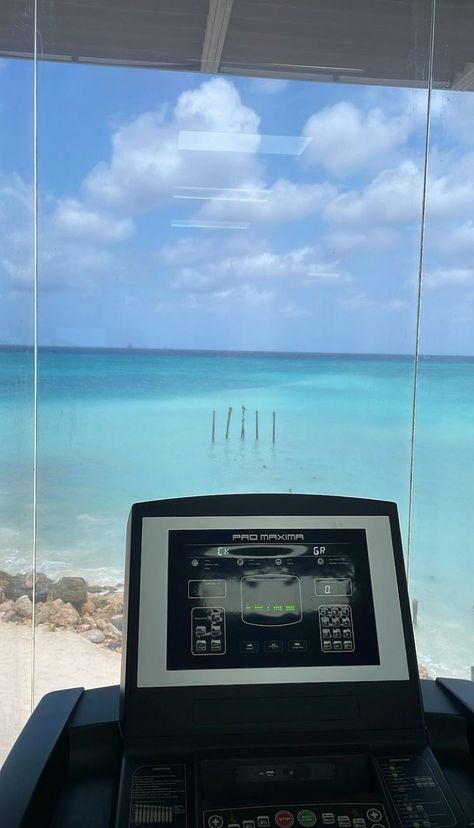 gym view beach blue ocean sea inspo aesthetic moodboard lifestyle hipergamy luxury Beach Gym Aesthetic, Blue Gym Aesthetic, Mexico Pics, Luxury Gym, View Beach, Beach Gym, Clean Beach, Uni Life, Vacation Mood