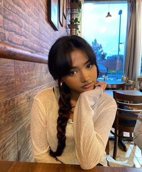 Desi Face Claims, Brown Girl Hairstyles, Indian Girl Hair, Pavarti Patil, Poc Face Claims, Ingenue Makeup, Blasian Girl, Pretty Brown Girl, Desi Hair