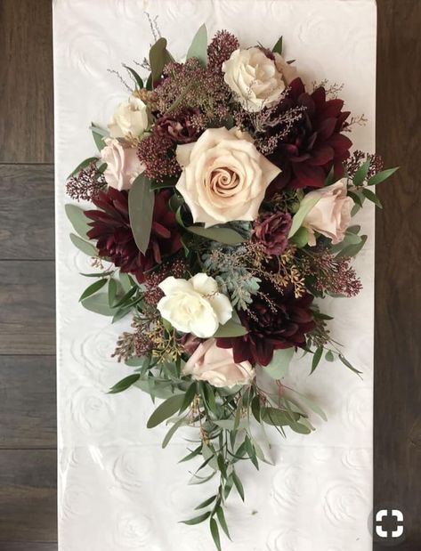 I’m not opposed to other flowers mixed in to make this look! I’m not a fan of baby’s breath though. Wedding Dahlias, Teardrop Bouquet, Dahlias Wedding, Enchanted Florist, Rose Wedding Bouquet, July Wedding, A Bouquet Of Flowers, Wedding Plan, Ideal Wedding