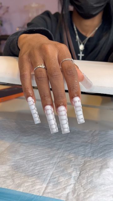 Ombre Crocodile Nails, White Alligator Nails, White Nails Crocodile, White Croc Nails French Tip, Grey Crocodile Nails, White Croc Print Acrylic Nails, Crocodile Nail Design White, Short Crocodile Nails, White Crocodile French Tip Nails