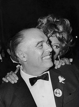 Italian film producer Carlo Ponti (1912 - 2007) with his wife, Italian actress Sophia Loren, at the premiere of their latest film 'C'era una volta...' at the San Carlo Theatre, Naples, 20th October 1967. Carlo Ponti, Italian Film, Alfred Eisenstaedt, Sofia Loren, San Carlo, Classic Romance, Hollywood Cinema, Intimate Photos, Italian Actress