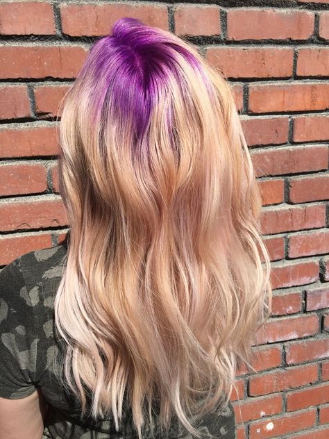 Purple roots and blonde hair. purple hair blonde hair roots ombre Blonde Ends, Blonde Hair With Roots, Golden Blonde Hair, Golden Blonde, Roots Hair, Hair Journey, Purple Hair, Ombre Hair, Pin Collection