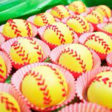 How cute! Live softball Softball Treats, Softball Cupcakes, Softball Cake, Oreo Cake Balls, Softball Birthday Parties, Softball Party, Team Snacks, Softball Crafts, Ball Cake