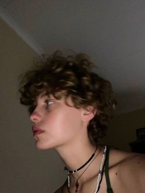 Boyish Curly Haircut, Short Curly Hair Masculine Women, Lesbian Short Curly Hair, Queer Curly Hair, Short Curly Queer Hair, Androgynous Curly Hair, Boyish Girl, Boys With Curly Hair, Fluffy Hair