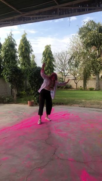 #holi #holi2020 #happyholi #boomerang Holi Snapchat Stories India, Holi Fake Snap, Holi Reel Ideas, Holi Snapchat, Holi Snapchat Stories, Holi Snap, Holi With Friends, Holi Photoshoot Ideas, Holi Aesthetic